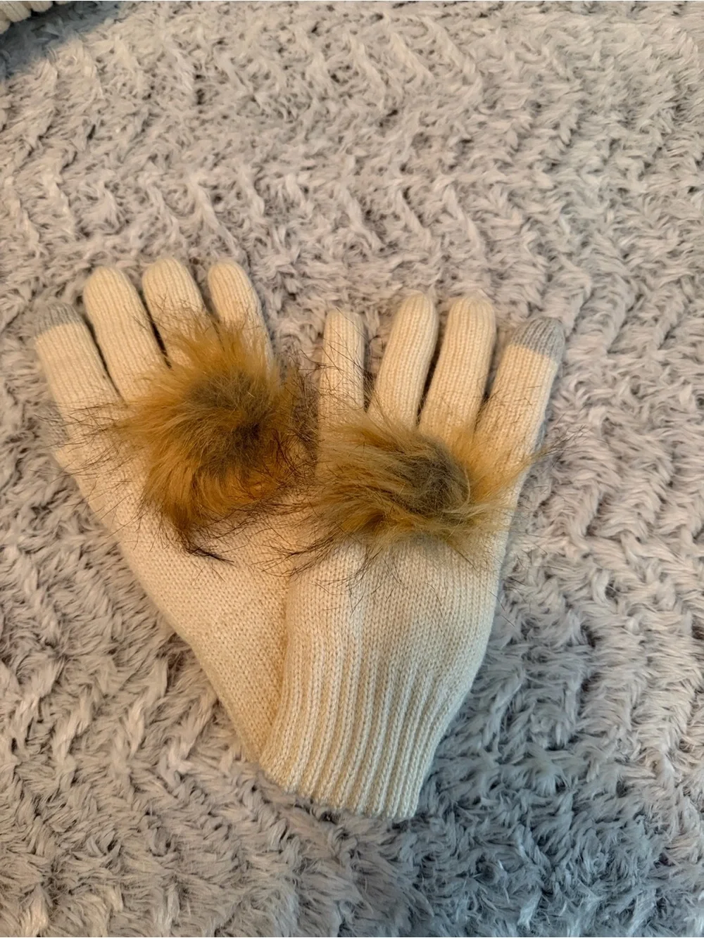 Cozy Cream youth Hat Mittens & Scarf Set with Faux Fur Pom NWOT